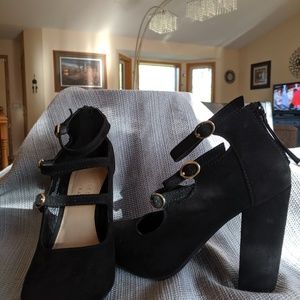 Sz 6 velvet high heels